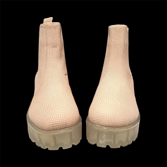 Dirty Laundry Women's Margo Chelsea Boot - Picture 2 of 5